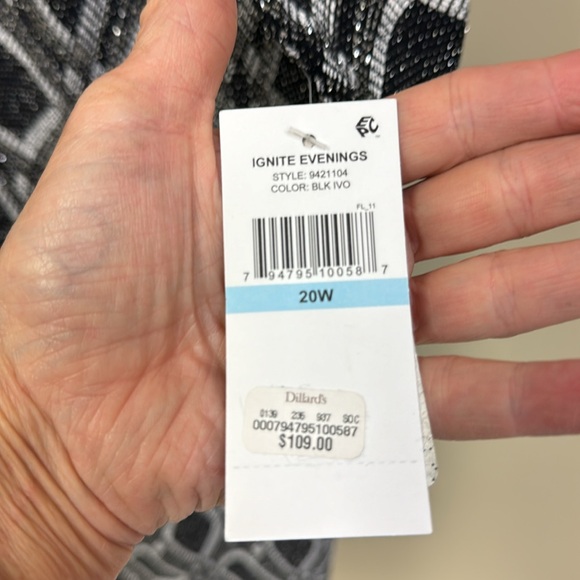 Plus size ignite evenings black-silver formal dress - Picture 4 of 7